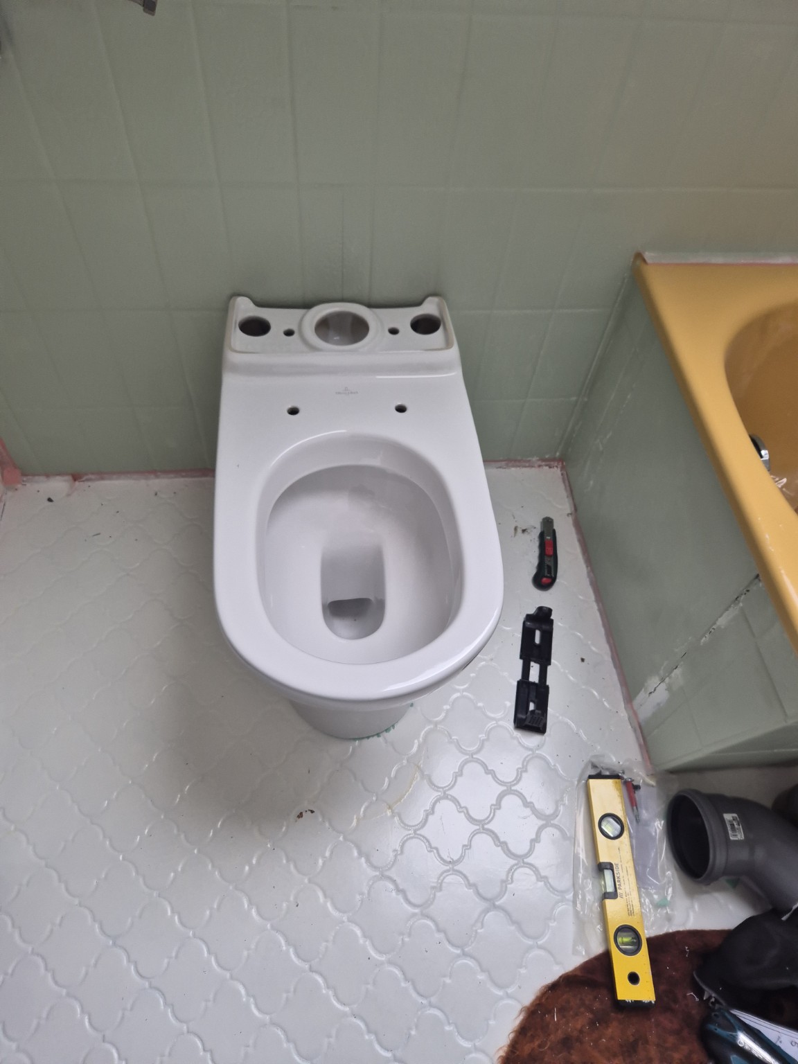 Austausch einer alten Toilette – Ausgangszustand