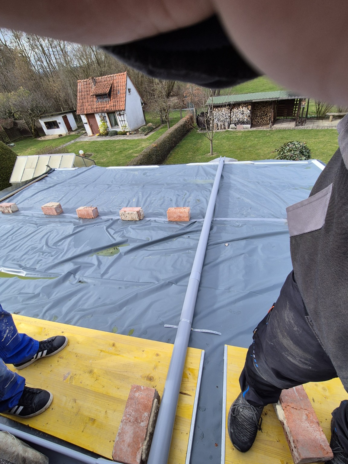 Dachprojekt – provisorische Sicherung mit Plane